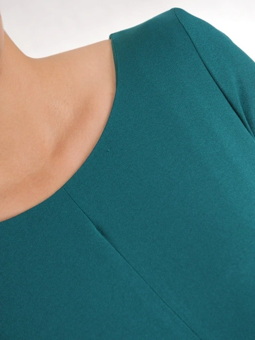 Wizytowa sukienka rozkloszowana z wiązaną kokardą – elegancki fason midi w odcieniu zieleni 38767