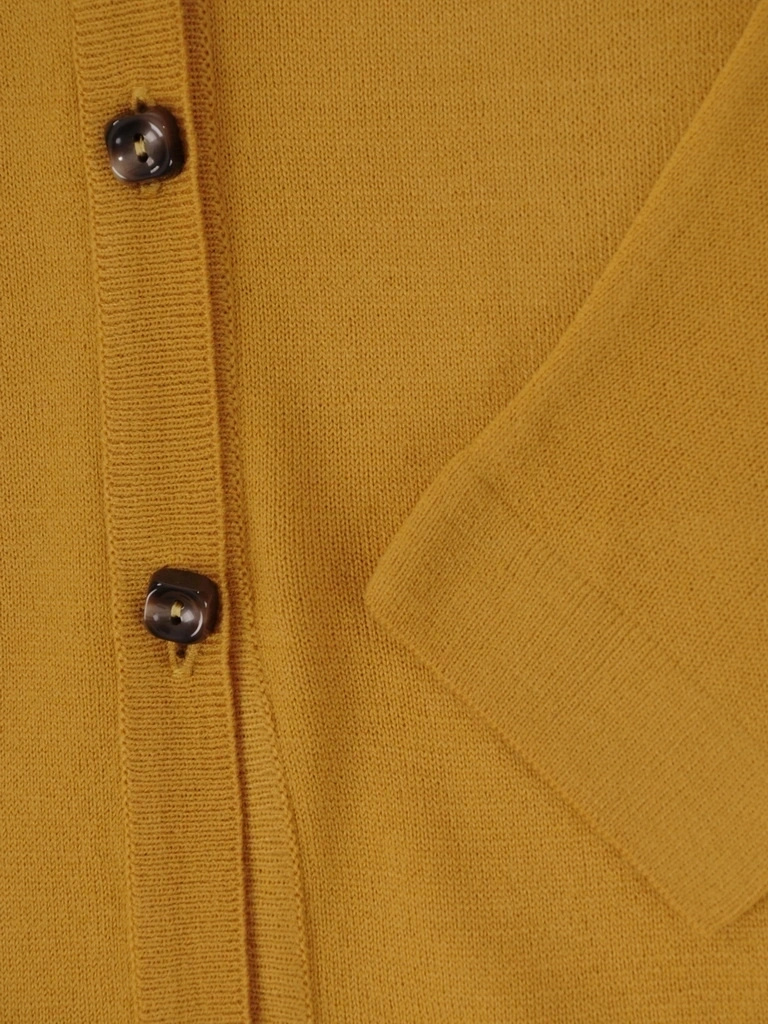 Elegancki sweter damski rozpinany musztardowy – prosty fason z dekoltem w serek na chłodne dni 38913