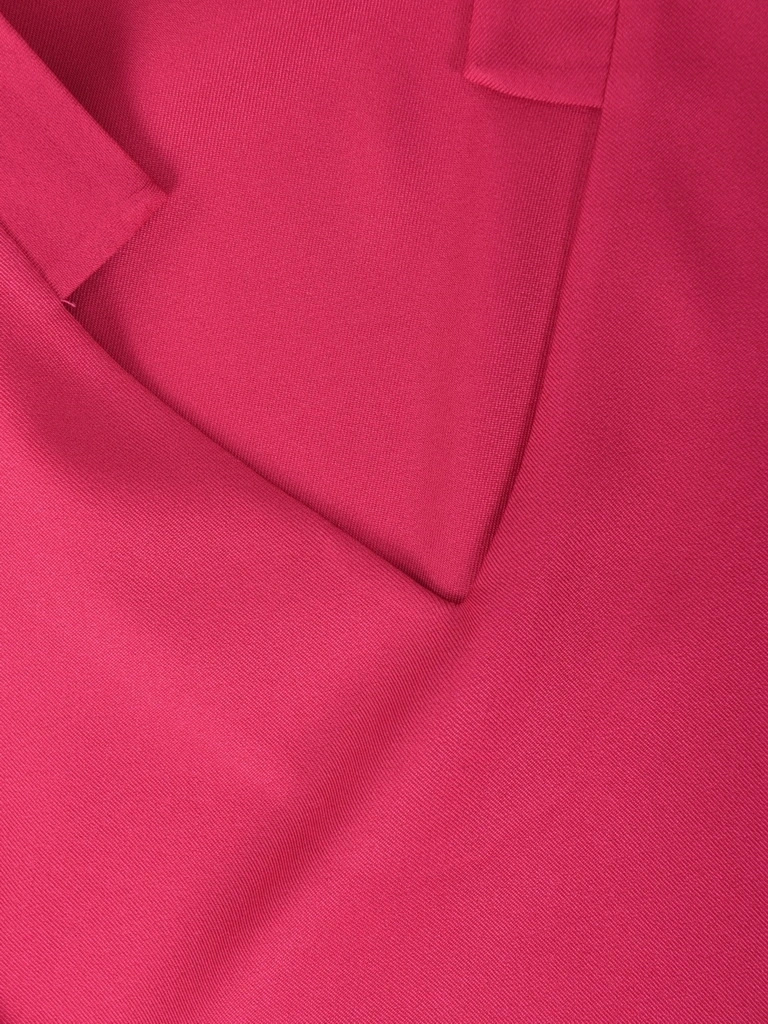 Elegancka bluzka wizytowa w odcieniu amarantu – prosty krój wysmuklający szyję na andrzejki i święta 40397