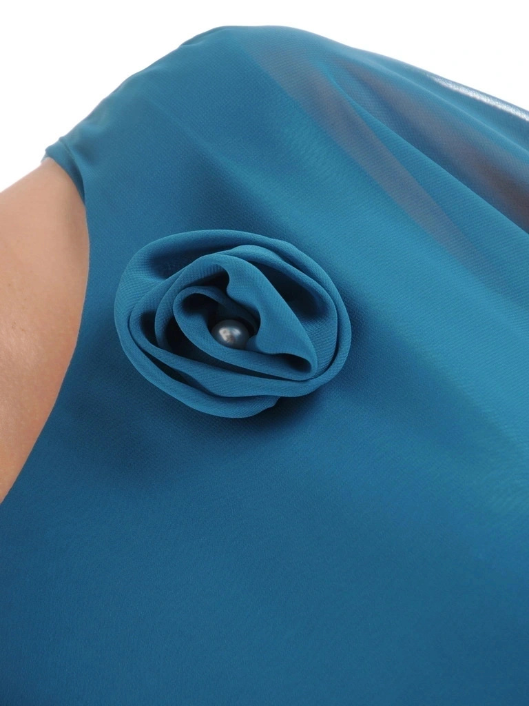 Elegancka zielona sukienka rozkloszowana maxi – kobiecy fason z efektownym rozcięciem 38657