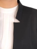 Elegancki czarny żakiet damski do sukienki – taliowany krój z ozdobnym dekoltem 42225