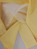 Sukienka damska 15784, żółta kreacja z modnymi rękawami.