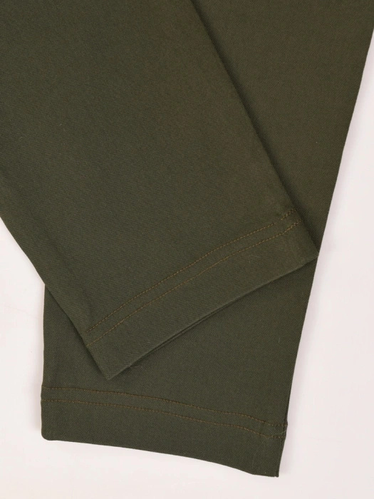 Dopasowane spodnie damskie khaki na gumce – elastyczny fason modelujący sylwetkę 35363