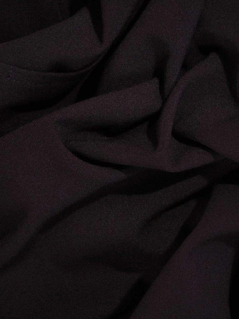 Elegancka fioletowa sukienka midi o prostym kroju – model bez rękawów z ozdobnymi guzikami 23484