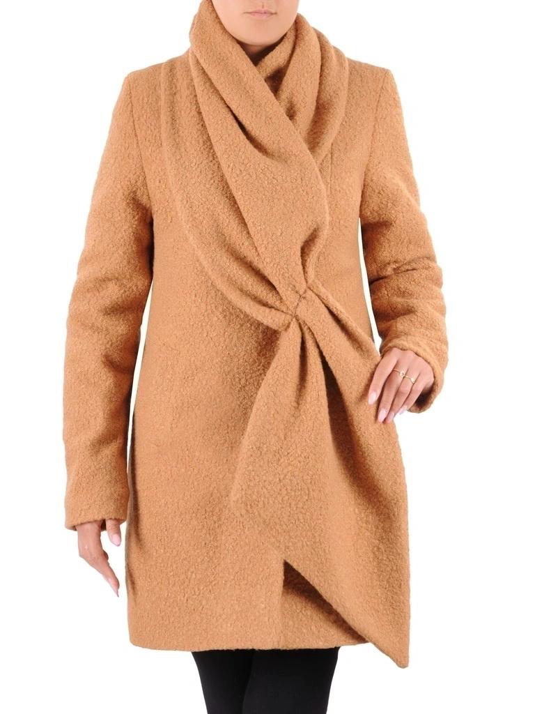 Elegancki płaszcz damski w kolorze karmelowym – prosty fason z szalem wysmuklający sylwetkę 36615