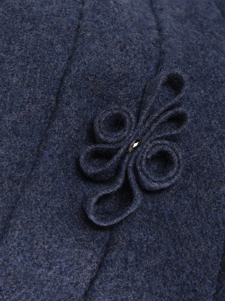 Elegancki kapelusz damski zimowy cloche – granatowe nakrycie głowy z ozdobną wstawką 42451