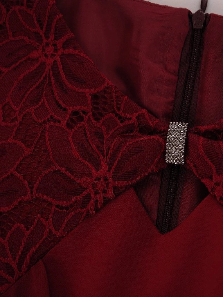 Elegancka bordowa sukienka na andrzejki i wesele – prosty fason z szyfonową narzutką i koronką 17071