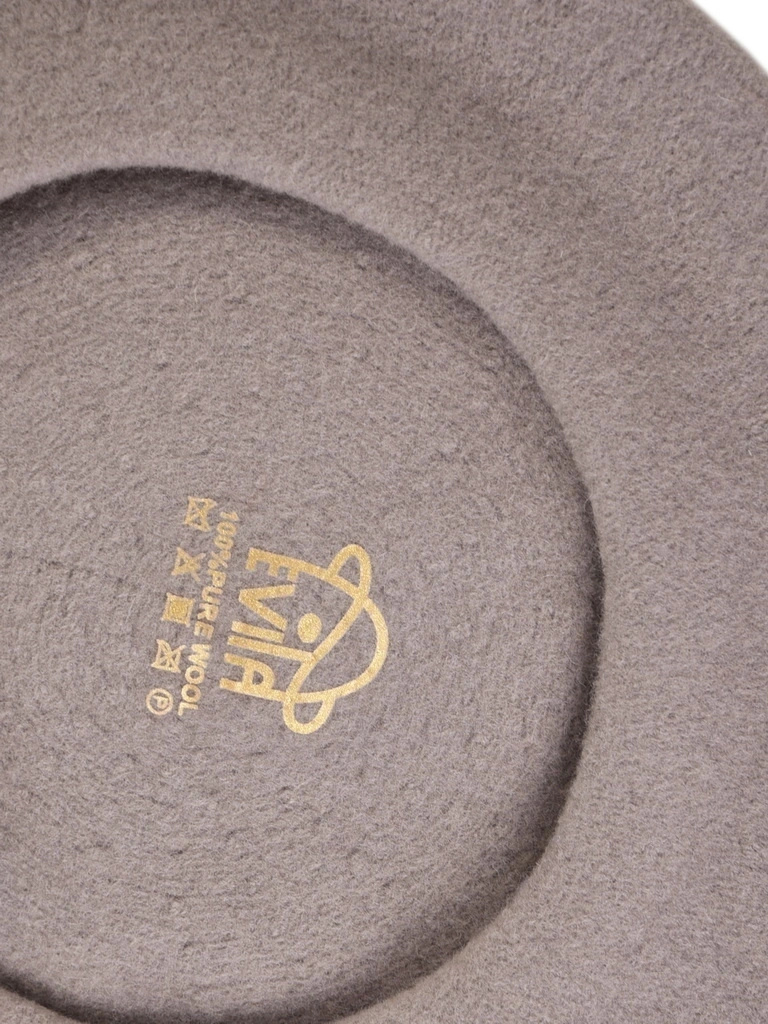 Elegancki beret damski wełniany fason francuski – szykowny akcent z antenką na chłodne dni 40867
