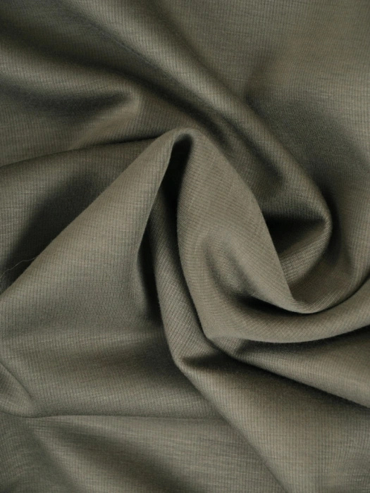 Elegancka sukienka khaki trapezowa z paskiem i rękawem 3/4 – swobodny krój midi z bocznymi rozcięciami 39476