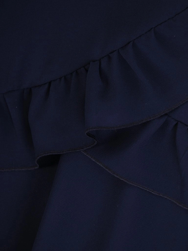 Elegancka sukienka trapezowa midi w kolorze granatowym – dwuwarstwowy fason z ozdobną falbaną 26887
