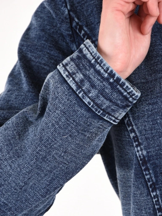 Jeansowa kurtka bawełniana z kapturem i błyszczącymi aplikacjami – prosty fason gwarantujący wygodę 41709