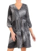 Elegancka sukienka trapezowa midi w biały wzór – kobiecy krój z rękawem 3/4 27826