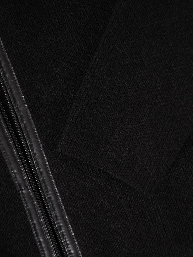 Elegancki sweter damski rozpinany czarny – modne wstawki z ekoskóry i prosty krój 38959