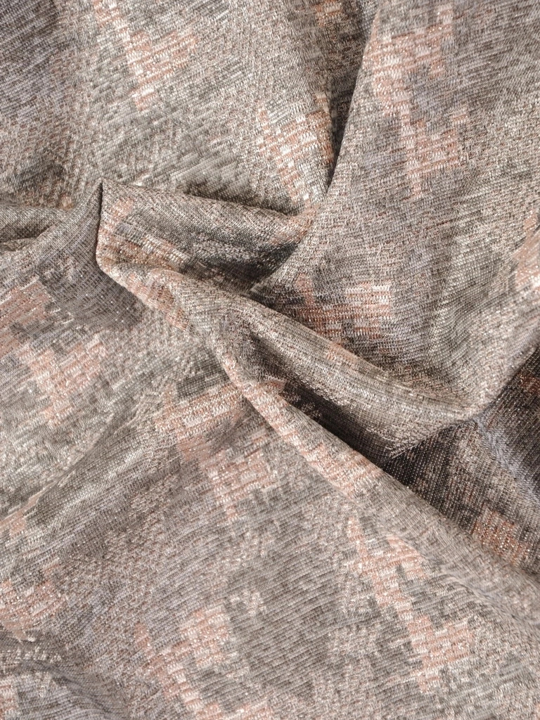 Elegancka brzoskwiniowa sukienka na wesele midi – prosty krój z efektownym dekoltem woda 32638