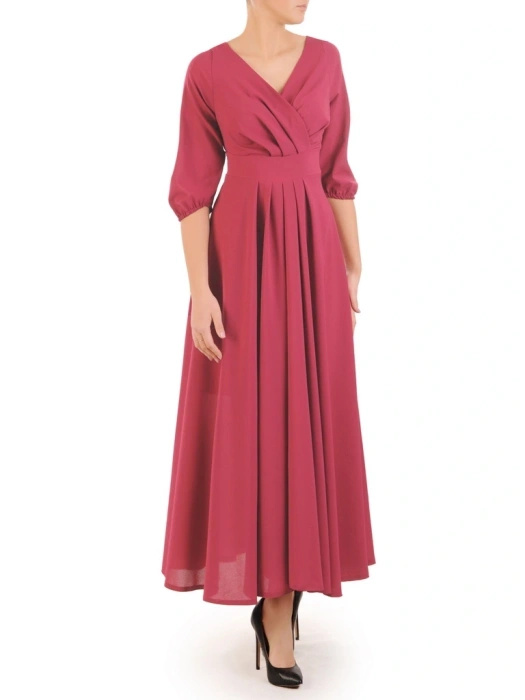 Elegancka malinowa sukienka maxi na wesele – rozkloszowany dół z plisowaniem i dekoltem w V 31160