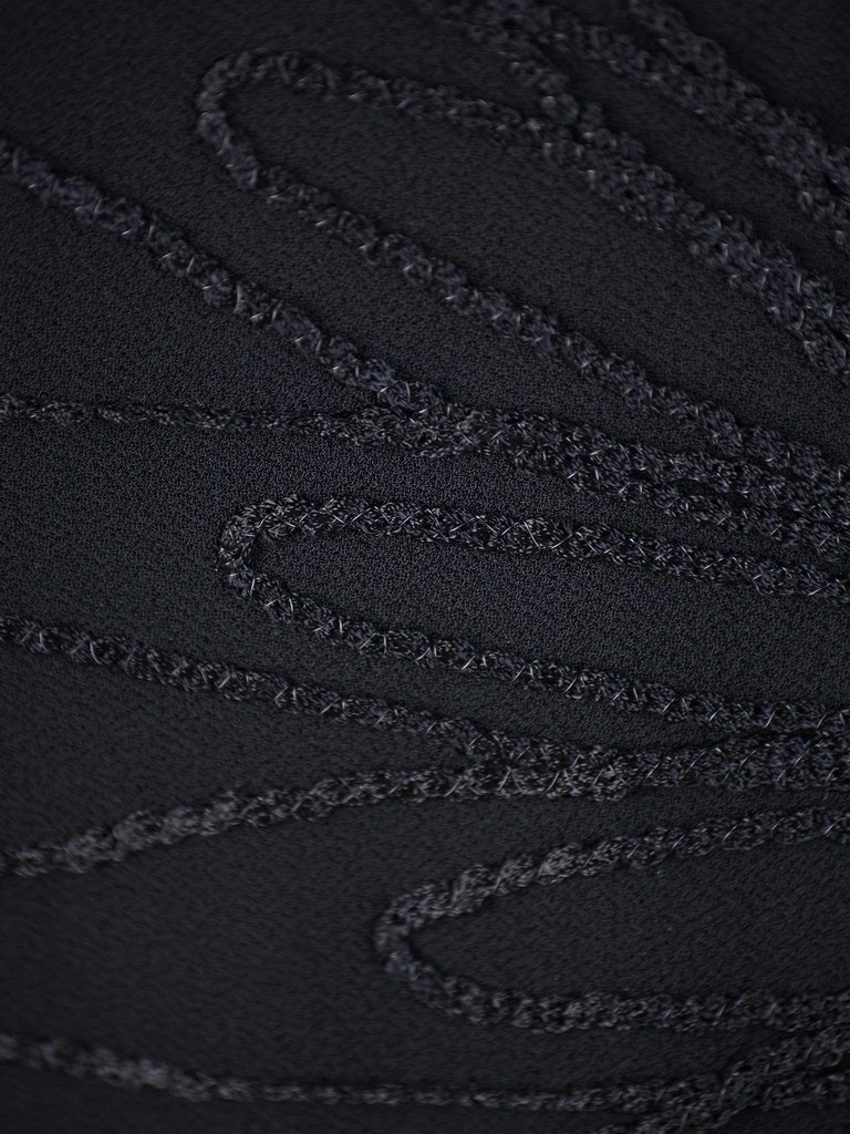 Wizytowa bluzka damska czarna na andrzejki i święta – prosty fason z ozdobnym haftem 13151