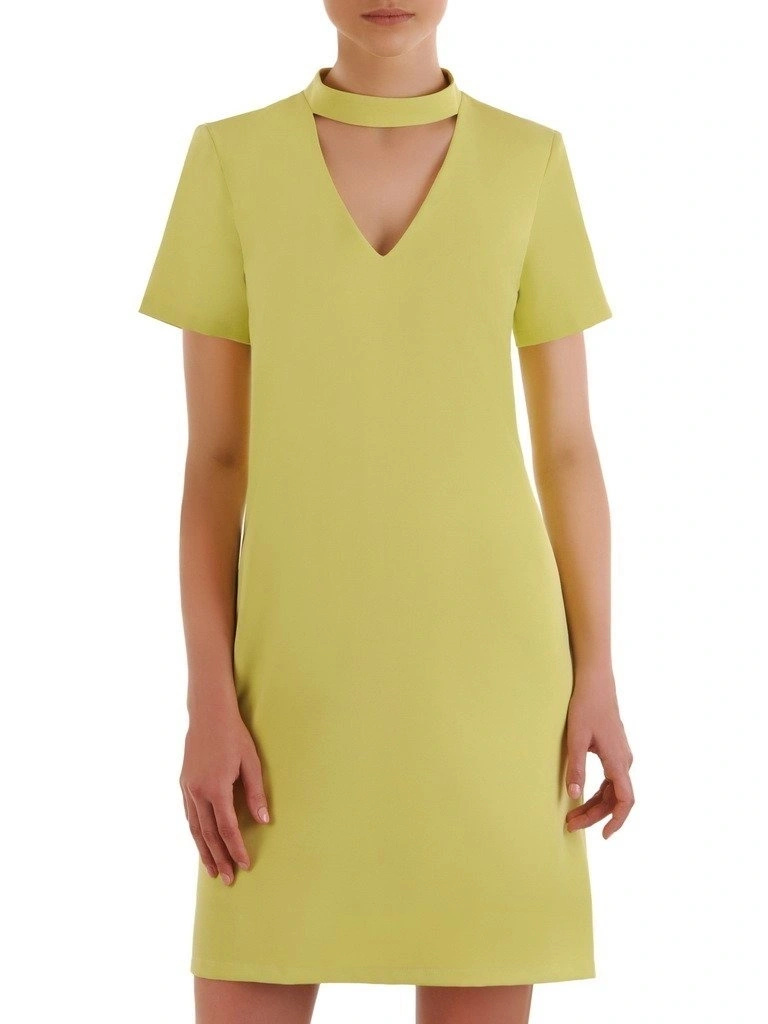 Wizytowa sukienka trapezowa w odcieniu limonki – model tuszujący biodra z krótkim rękawkiem 21111