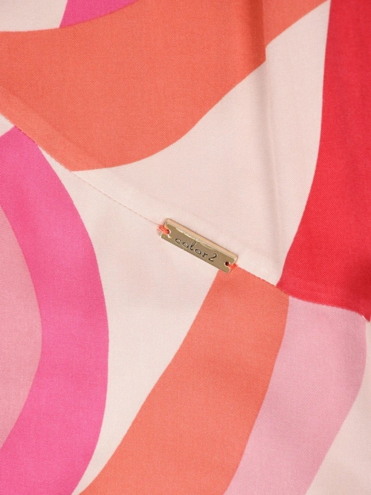 Różowa sukienka midi w letni wzór z dekoltem serek – rozkloszowany fason wysmuklający sylwetkę 41654