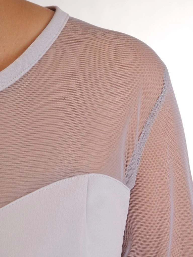 Szara sukienka rozkloszowana na andrzejki i wesele – optycznie wysmuklający fason z tiulem 23114