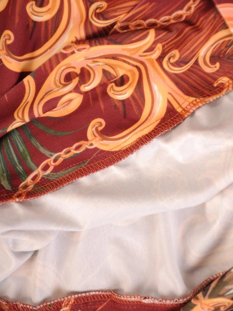 Stylowa bluzka w barokowe ornamenty z dekoltem V – wysmuklający fason zakrywający linię brzucha 32844