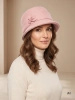 Damski kapelusz cloche brudny róż – ocieplany model z ozdobną wstawką 42405