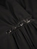 Elegancka czarna sukienka koktajlowa trapezowa – tuszujący krój z kopertowym dekoltem 32281