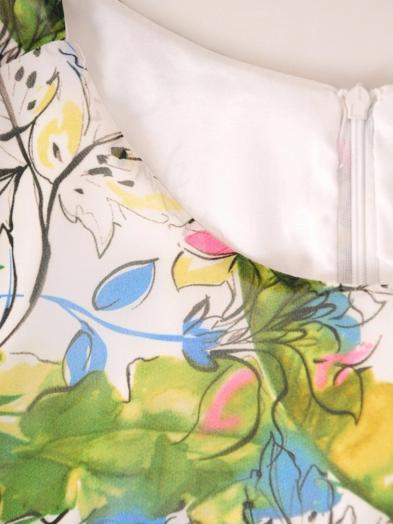 Jesienna sukienka trapezowa w kwiaty z długim rękawem – luźny fason maskujący biodra 36251