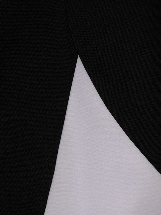 Sukienka wyszczuplająca, geometryczna kreacja z tkaniny 19911. 