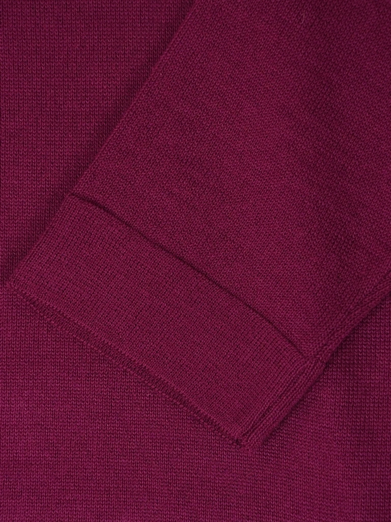 Elegancki sweter damski rozpinany w kolorze fuksji – prosty krój z kieszeniami i dekoltem w serek 40503