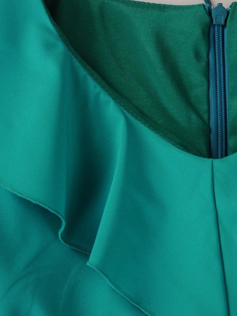 Turkusowa sukienka rozkloszowana z dekoltem w serek – wyszczuplające przeszycia i elegancki kołnierzyk 15518