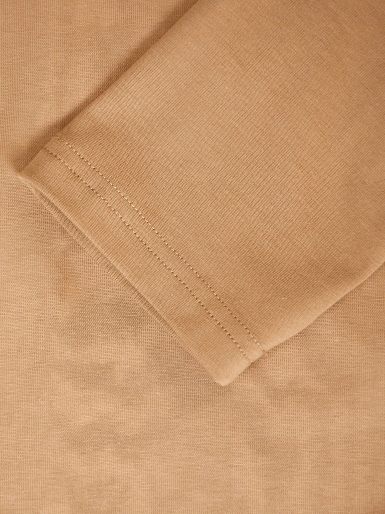 Elegancka bluzka bawełniana z długim rękawem camel – prosty fason z przedłużanym tyłem 41543