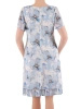 Elegancka sukienka trapezowa w kwiaty midi – fason delikatnie maskujący biodra 39558