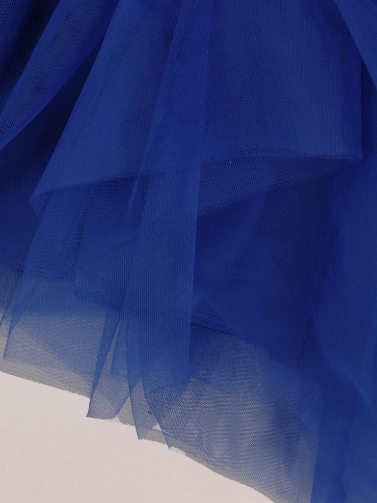 Chabrowa sukienka wizytowa rozkloszowana bez rękawów – wysmuklające przeszycia i dekolt w serek 27467