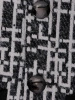 Stylowa marynarka damska plus size w geometryczny print – maskujący biodra fason z dekoltem łódka 18404