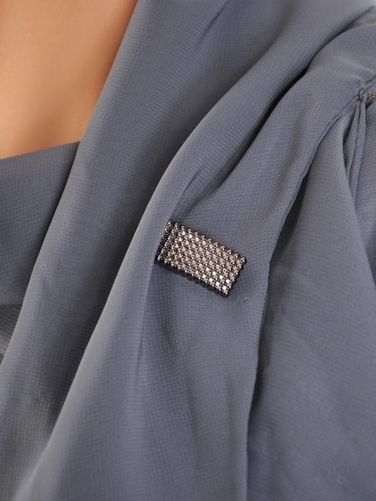 Elegancka garsonka damska na wesele z prostą sukienką w kwiaty – pionowe zaszewki i zwiewna narzutka 29608