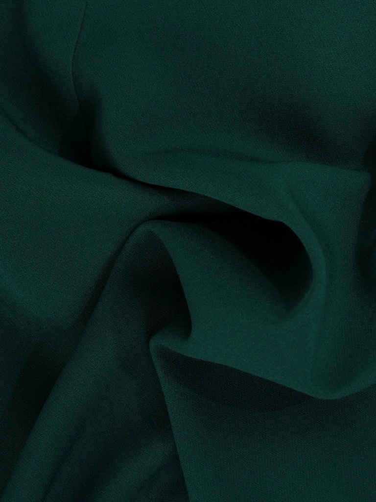 Zielony elegancki komplet damski na wesele – prosty fason z koronkową narzutką z cekinami 18382
