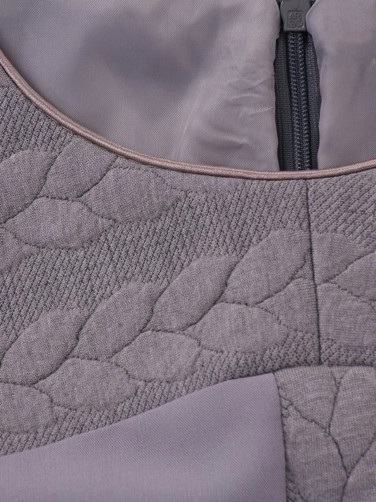 Elegancka szara sukienka biurowa midi – prosty krój z rękawem 3/4 i dekoltem w łódkę 7249