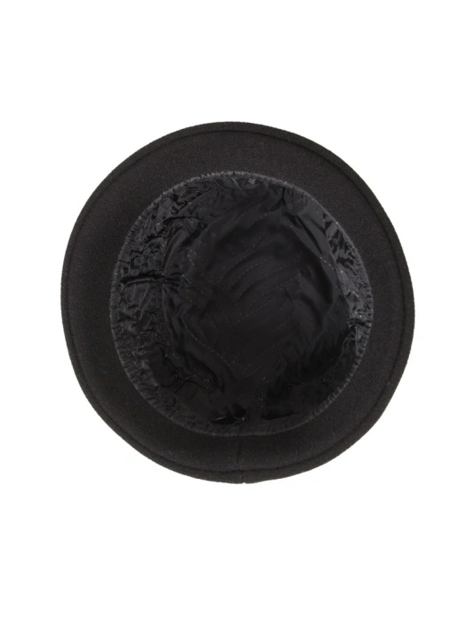 Czarny kapelusz damski typu cloche na jesień – elegancki fason z ozdobną wstawką 42410
