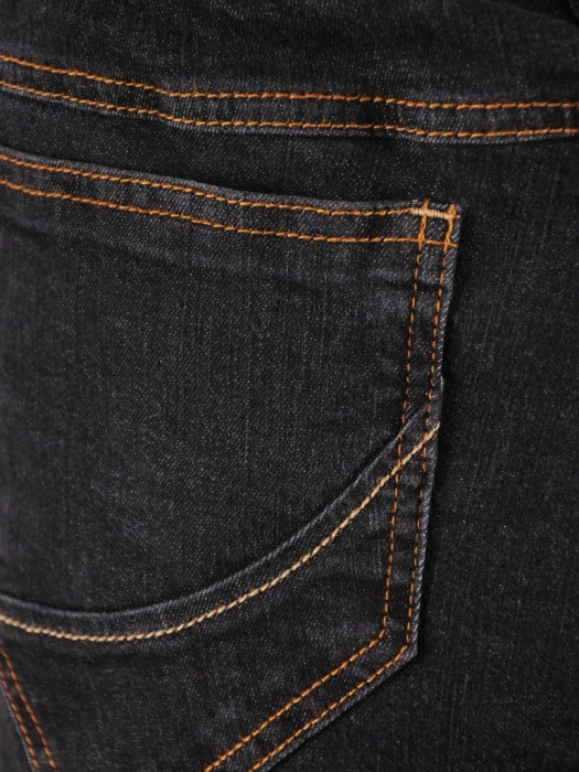 Dopasowane czarne spodnie jeansowe – wygodny model z gumką w pasie i kieszeniami 36558