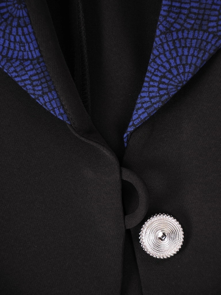 Elegancka garsonka damska granatowa z żakietem – rozkloszowany fason modelujący sylwetkę 36581