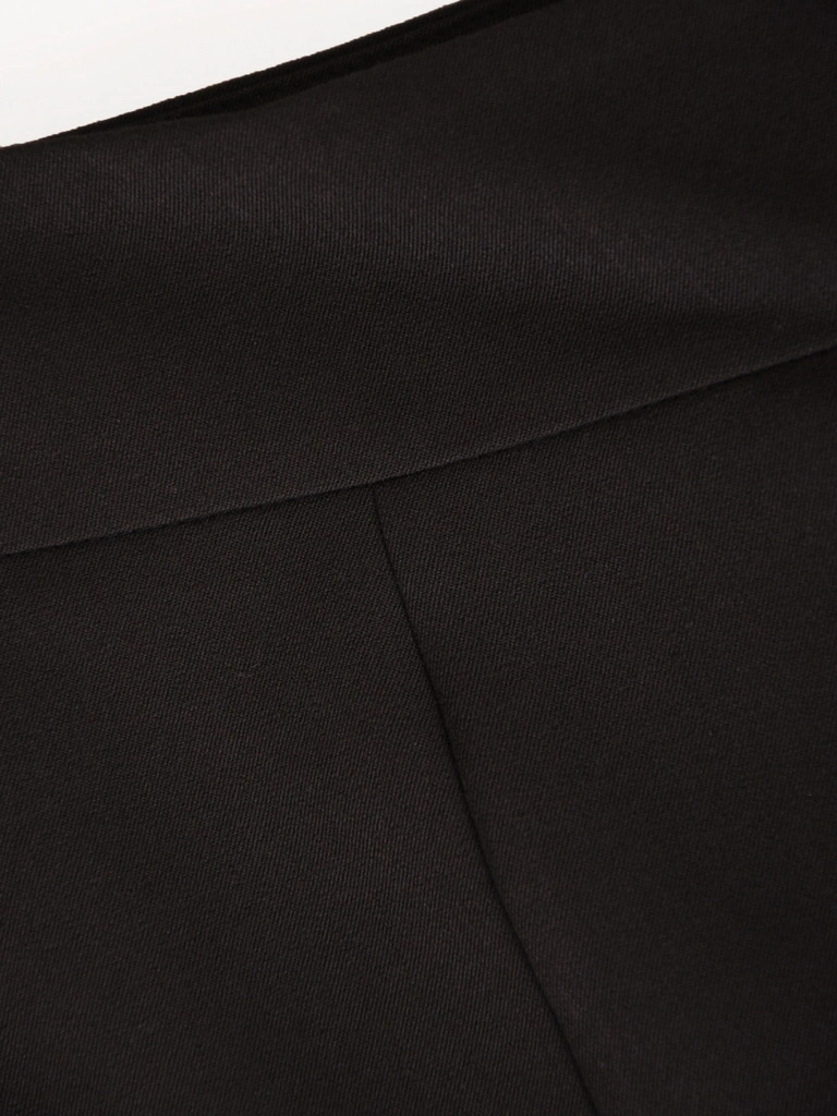 Elegancka czarna spódnica damska do kolan na jesień – prosty krój z modelującymi przeszyciami 41430