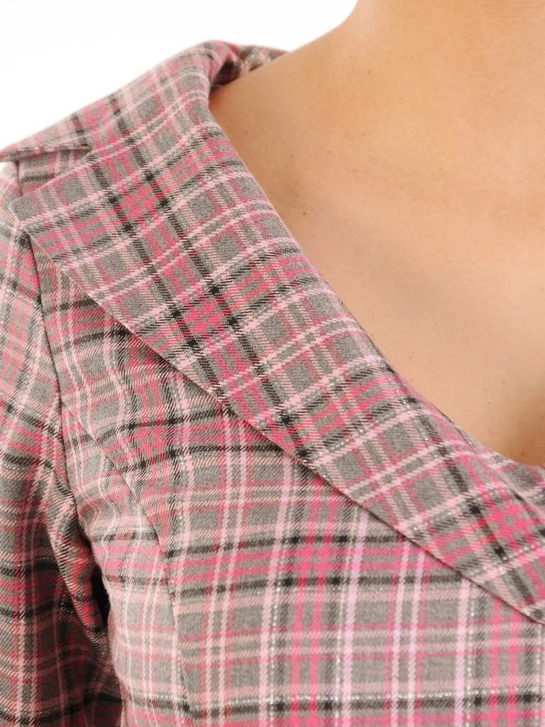 Elegancka szara sukienka biurowa w kratkę midi – fason syrenka z ozdobną falbaną i guzikami 35032