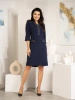 Granatowa sukienka do kolan prosty fason z rękawem 3/4 – ozdobne mankiety i akcenty wysmuklające 34645