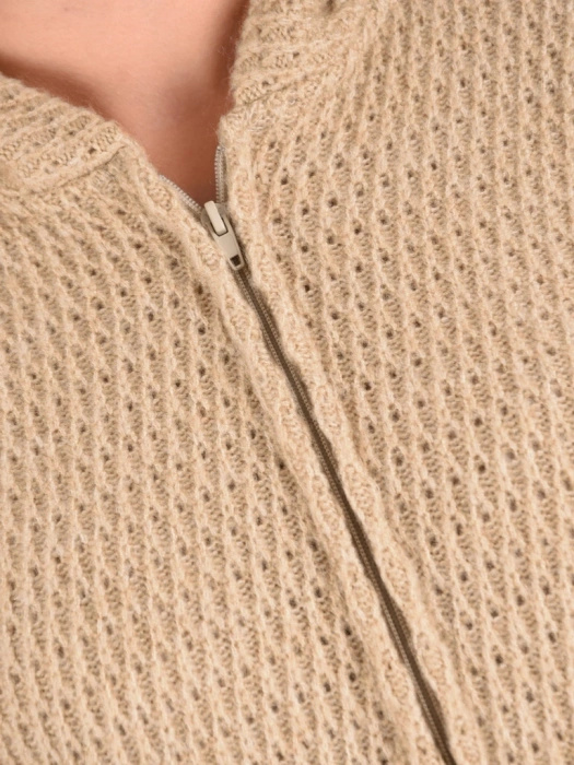 Elegancki sweter damski na suwak w odcieniu beżowym – prosty krój z kapturem i bufiastym rękawem 42177