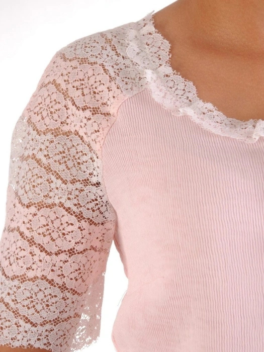 Elegancka bluzka wizytowa z ozdobną koronką – prosty fason z bawełny zapewniający kobiecy wdzięk 10028