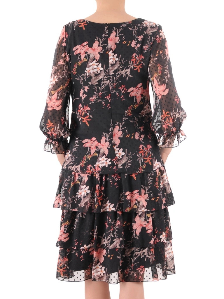 Czarna sukienka plus size w kwiaty – wyszczuplający fason midi z falbanami i rękawem 3/4 29049