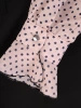 Elegancka czarna sukienka w grochy o prostym kroju – kobiecy model z szyfonowym rękawem 27504