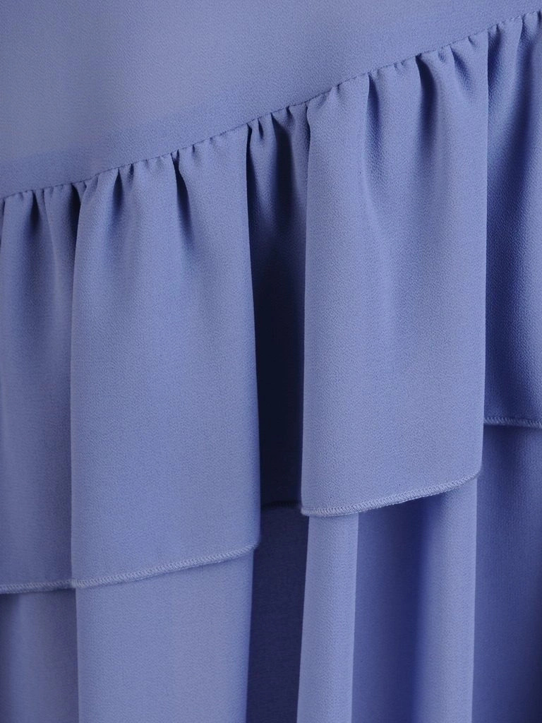Błękitna sukienka maxi na wesele rozkloszowana z dekoltem serek – zwiewny fason z asymetrycznym dołem 29247