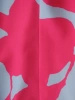 Asymetryczna sukienka syrenka w kwiaty z dekoltem serek – optycznie wyszczuplające zaszewki i ozdobna falbana 35489
