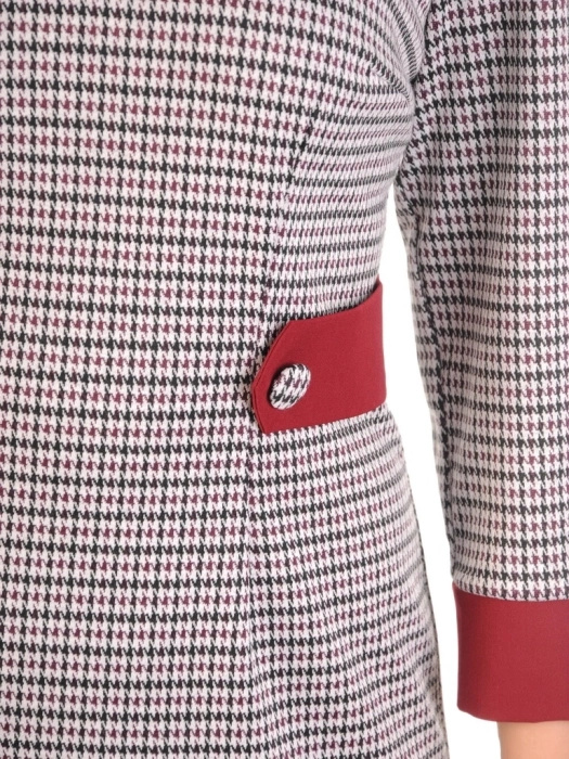 Elegancka sukienka biurowa w pepitkę z rękawem 3/4 – prosty krój optycznie wysmuklający sylwetkę 32297